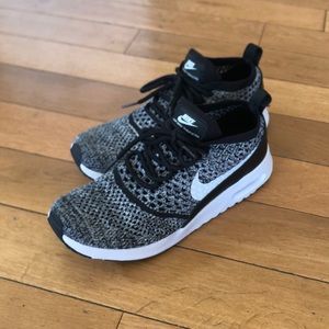 Nike air max the ultra women’s athletic shoe